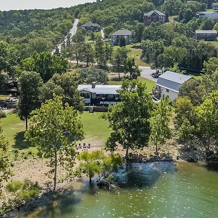 Red Bud Cove Lakefront Farm House On Table Rock Lake